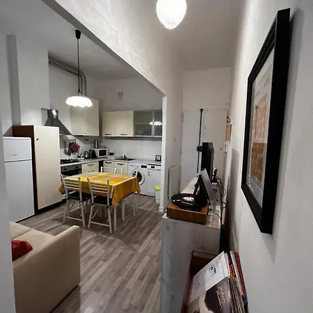 Apartment The Vinyl, Close To The Train Station La Spezia