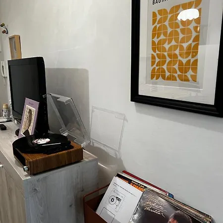 The Vinyl, Close To The Train Station Appartement